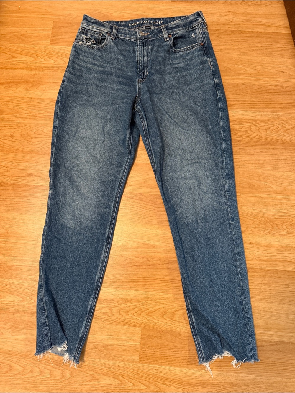 American Eagle Outfitters High-Rise Washed Blue Frayed Hem Mom Jeans